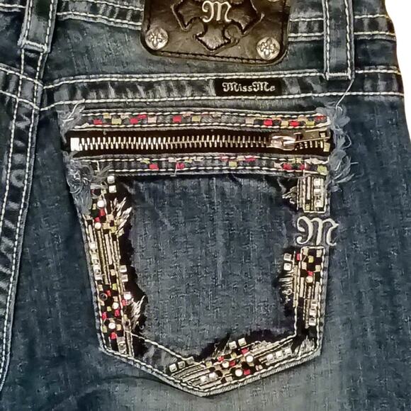 Miss Me Signature Cuffed Capri Jeans – Size 32 – Statement Style! - Picture 4 of 6